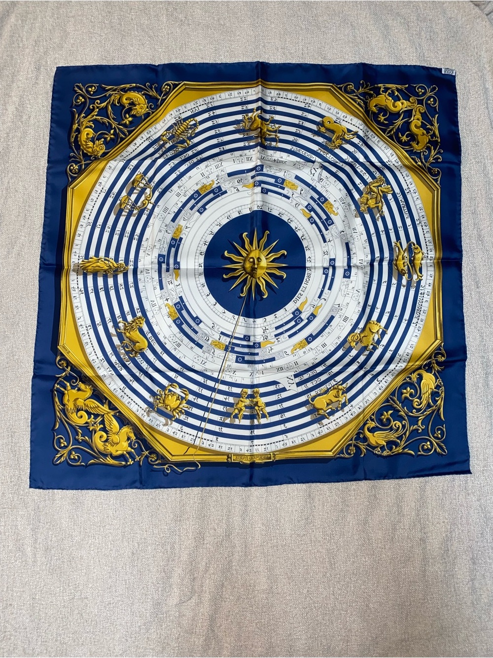 Hermès Dies et Hore Zodiac Astrology Silk Scarf Carré 90 Never Worn w/ Box 1998 - Picture 3 of 16
